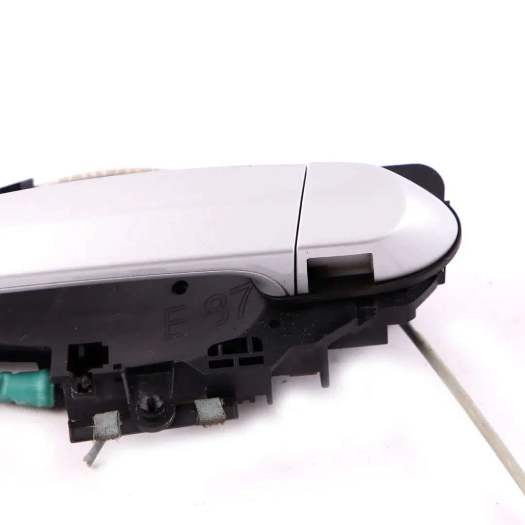 completa trasera izquierda Grab manija de puerta Titansilber plata para BMW 1 E87 3 con número de pieza 7069759 BMW 1 E87 3 completa trasera izquierda Grab manija de puerta Titansilber plata - SKU 7069759-TS3 - Número de pieza 7069759