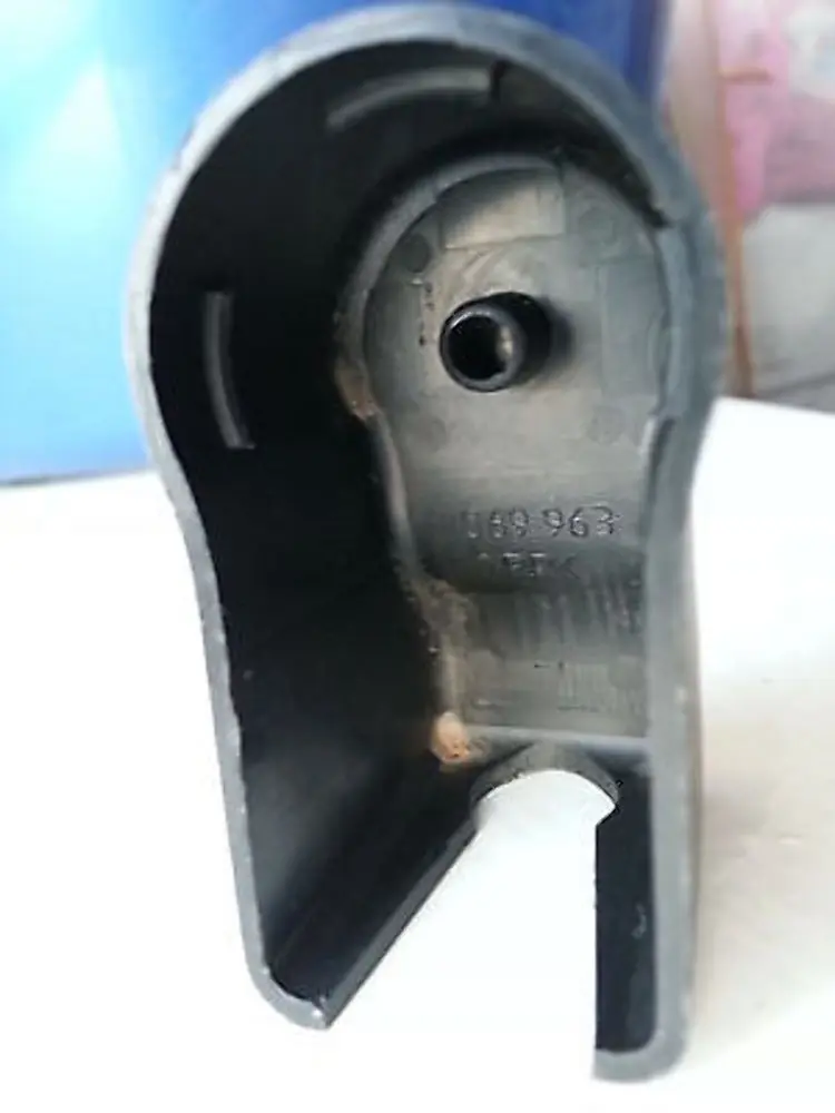 BMW E81 E82 E88 E91 Copertura staffa cintura di sicurezza anteriore - SKU 7069963 - Numero di parte 72117069963