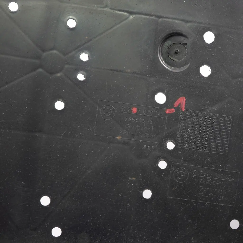 Cubierta Bajo Suelo M Sport para BMW E90 E91 con número de pieza 7070141 BMW E90 E91 Cubierta Bajo Suelo M Sport - SKU 7070141-1 - Número de pieza 7070141