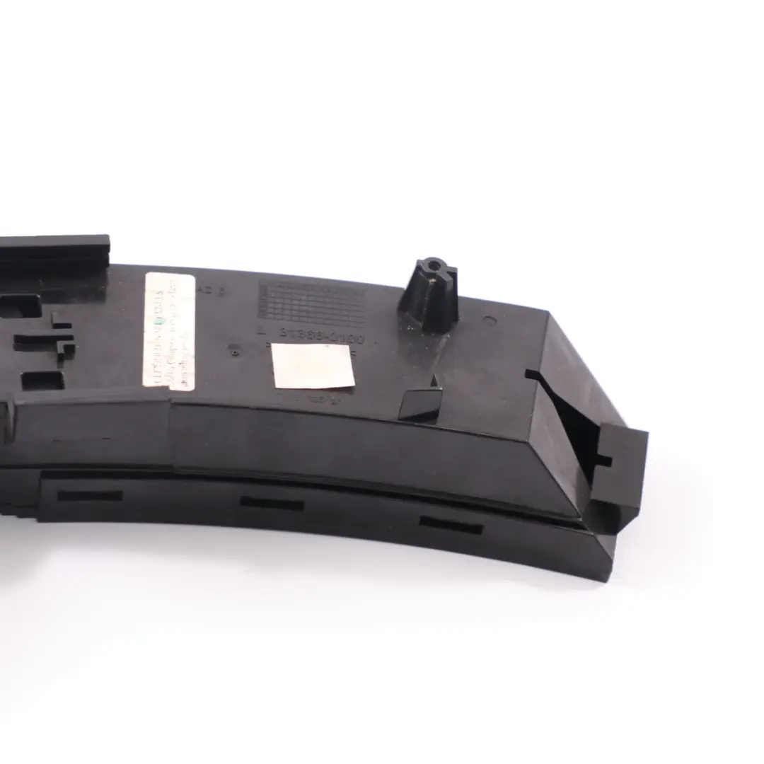 Portavasos Izquierda Salpicadero Negro 7068447 para BMW Z4 E85 E86 con número de pieza 7070323 BMW Z4 E85 E86 Portavasos Izquierda Salpicadero Negro 7068447 - SKU 7070323-1 - Número de pieza 7070323