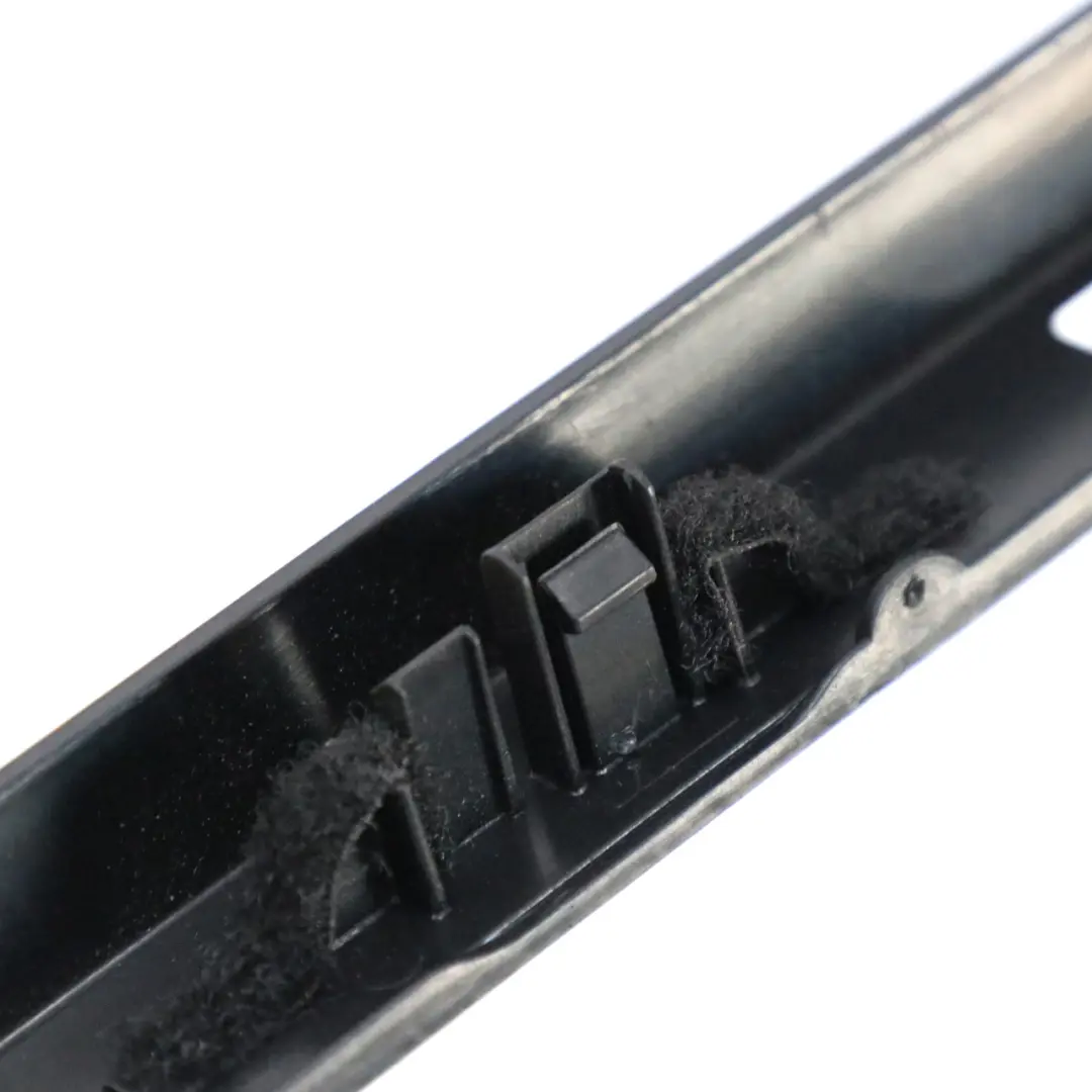 Couvre toit panoramique avant pour BMW F06 F13 E63 à propos du numéro de pièce 7071131 BMW F06 F13 E63 Couvre toit panoramique avant - SKU 7071131 - Numéro de pièce 7071131