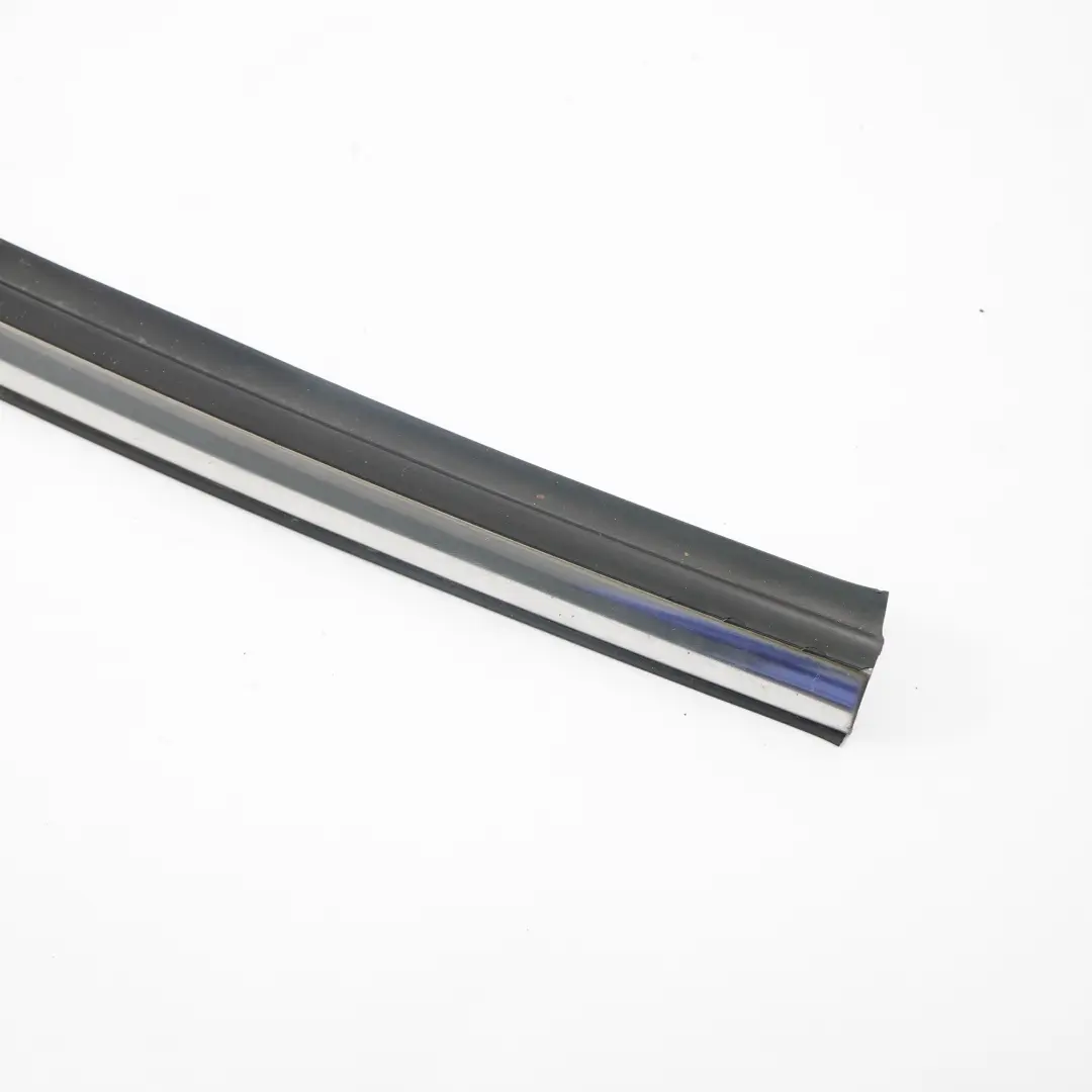 Window Finisher Rear Right Side Strip Chrome pour Mini R50 R53 à propos du numéro de pièce 7071672 Mini R50 R53 Window Finisher Rear Right Side Strip Chrome - SKU 7071672-1 - Numéro de pièce 7071672