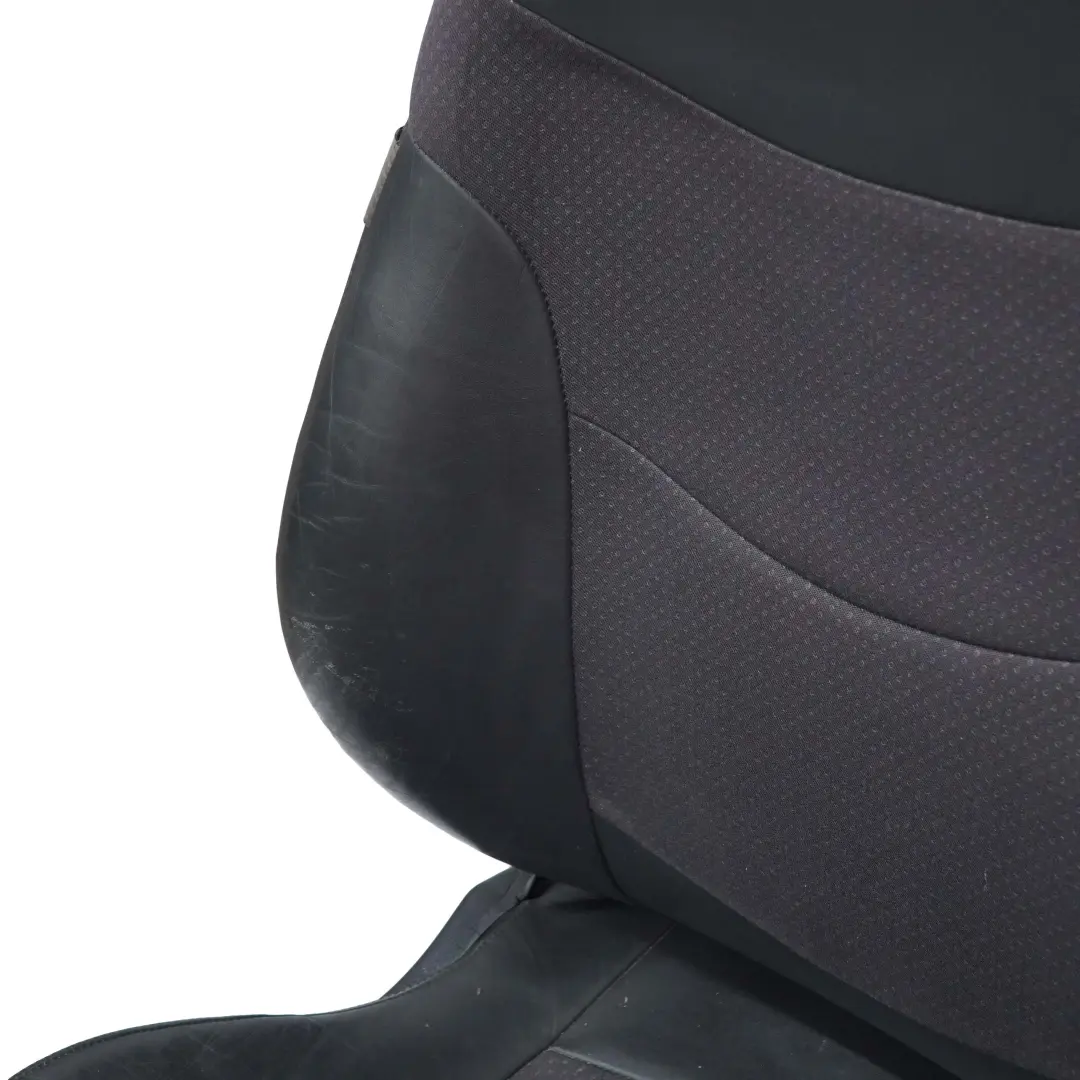 Fotel Sport Prawy Przód Pół Skóra do Mini R50 R53 o numerze 7073004 Mini R50 R53 Fotel Sport Prawy Przód Pół Skóra - SKU 7073004 - Numer Części 7073004