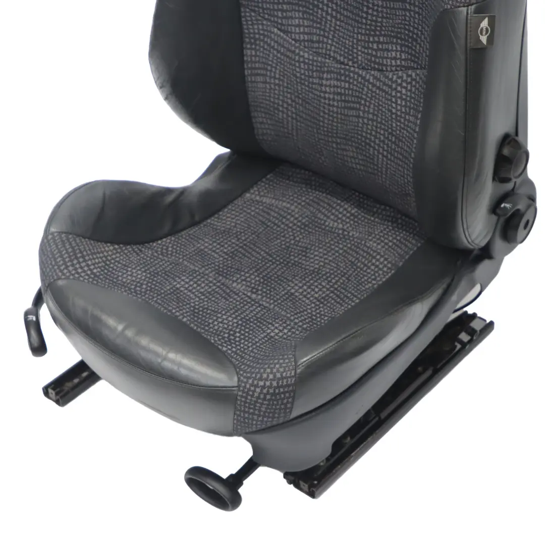 Fotel Prawy Przód Sport Półskóra Kaleido do Mini R50 o numerze 7073010 Mini R50 Fotel Prawy Przód Sport Półskóra Kaleido - SKU 7073010-1 - Numer Części 7073010