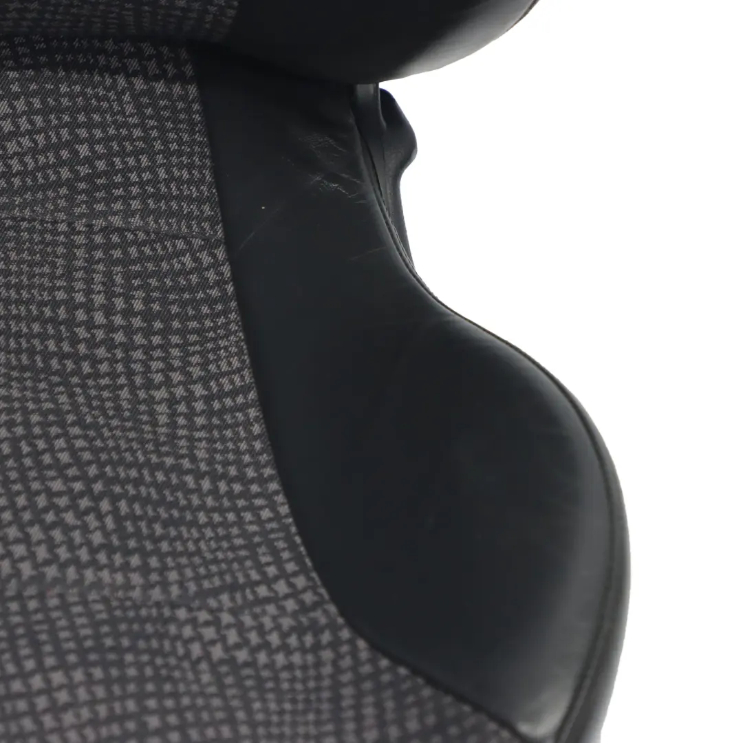 Fotel Prawy Sport Półskóra Kaleido do MINI R50 o numerze 7073010 MINI R50 Fotel Prawy Sport Półskóra Kaleido - SKU 7073010 - Numer Części 7073010