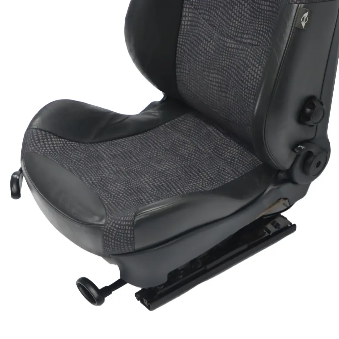 Siège Sport Demi-cuir Tissu Panther Black Kaleido Avant Droit pour Mini R50 à propos du numéro de pièce 7073010 Mini R50 Siège Sport Demi-cuir Tissu Panther Black Kaleido Avant Droit - SKU 7073010 - Numéro de pièce 7073010