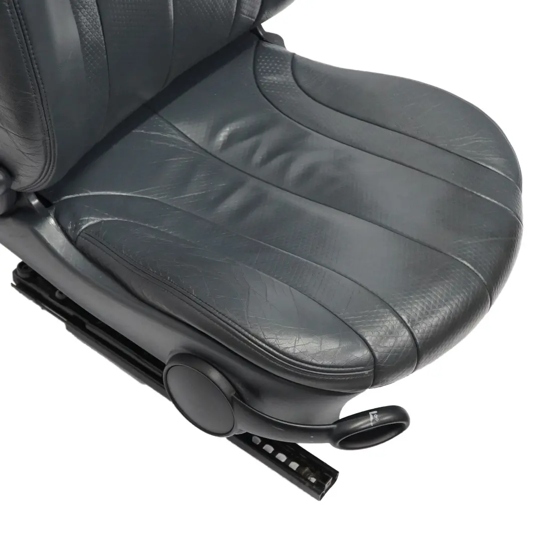 Sedile anteriore destro profilo completo pelle Panther Black per Mini Cooper R50 R53 con numero di parte 7073092 Mini Cooper R50 R53 Sedile anteriore destro profilo completo pelle Panther Black - SKU 7073092 - Numero di parte 7073092