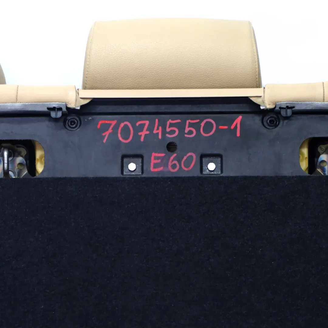 Bezug Lehne Leder Dakota Beige Rückenlehne Sitz Hinten für BMW E60 mit Teilenummer 7074550 BMW E60 Bezug Lehne Leder Dakota Beige Rückenlehne Sitz Hinten - SKU 7074550-1 - Teilenummer 7074550