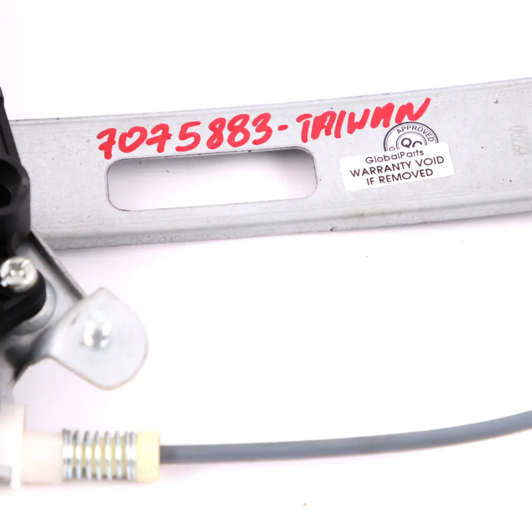 Alzacristalli Posteriore Sinistro Regolatore Motore Elettrico per BMW E90 E91 con numero di parte 7075883 BMW E90 E91 Alzacristalli Posteriore Sinistro Regolatore Motore Elettrico - SKU 7075883-TAIWAN - Numero di parte 7075883