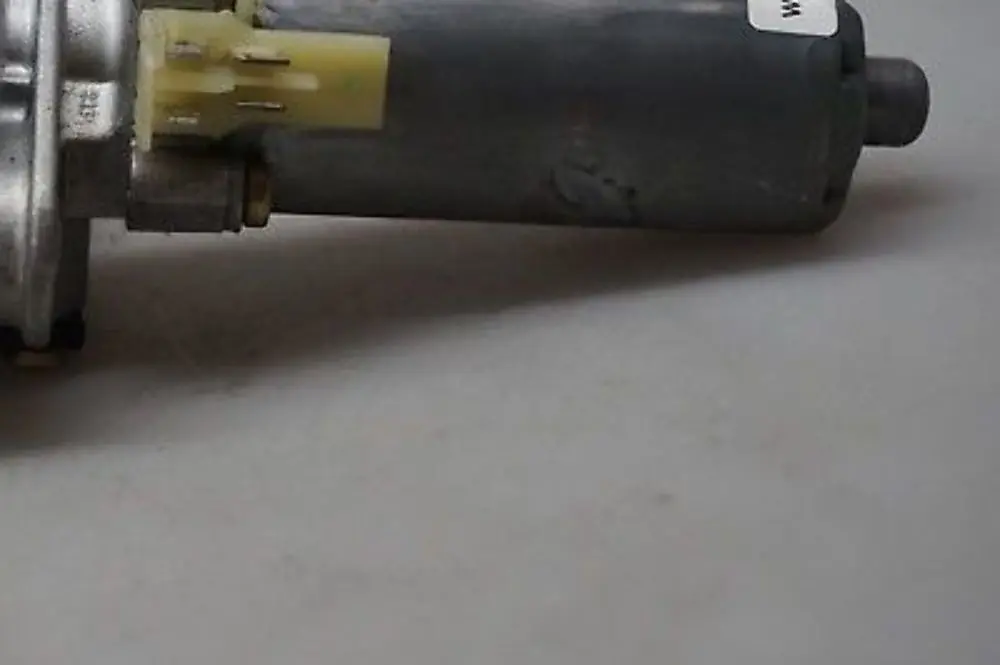 Reihe E60 E61 E65 E66 Antrieb Sitzneigungsverstell. li. Memory für BMW 5 7 mit Teilenummer 7075947 BMW 5 7 Reihe E60 E61 E65 E66 Antrieb Sitzneigungsverstell. li. Memory - SKU 7075947-1 - Teilenummer 7075947