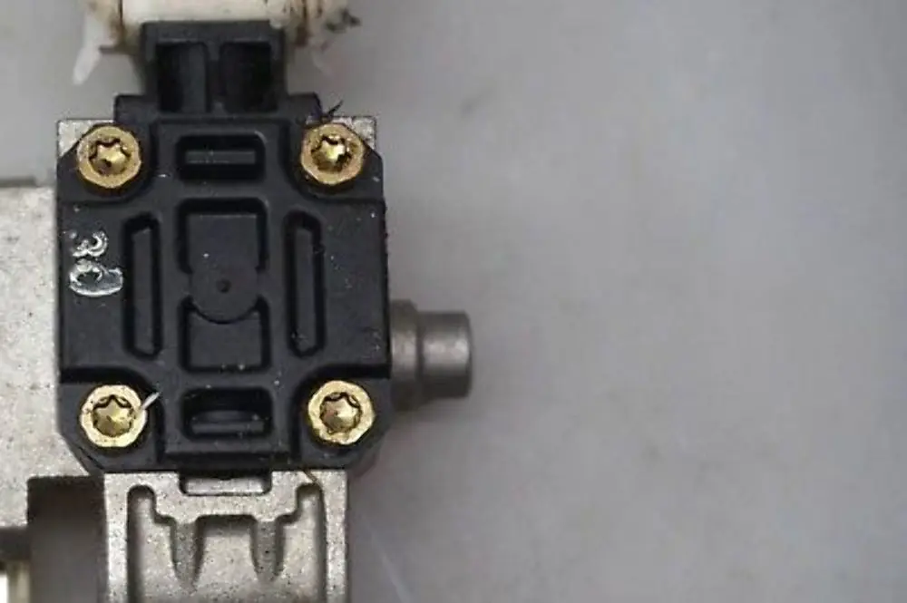 Front Left Seat Angle Adjustment Drive to BMW 5 7 Series E60 E61 E65 E66 with Part number 7075947 BMW 5 7 Series E60 E61 E65 E66 Front Left Seat Angle Adjustment Drive - SKU 7075947-1 - Part number 7075947