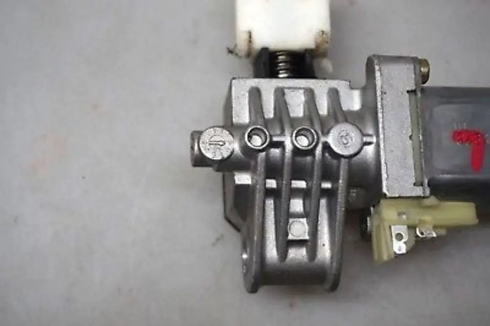 Motore Angolo Sedile Anteriore Sinistro per BMW 5 7 Series E60 E61 E65 E66 con numero di parte 7075947 BMW 5 7 Series E60 E61 E65 E66 Motore Angolo Sedile Anteriore Sinistro - SKU 7075947-1 - Numero di parte 7075947