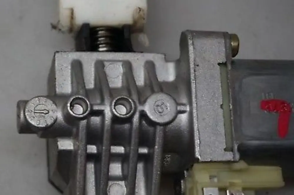 Motore Angolo Sedile Anteriore Sinistro per BMW 5 7 Series E60 E61 E65 E66 con numero di parte 7075947 BMW 5 7 Series E60 E61 E65 E66 Motore Angolo Sedile Anteriore Sinistro - SKU 7075947-1 - Numero di parte 7075947