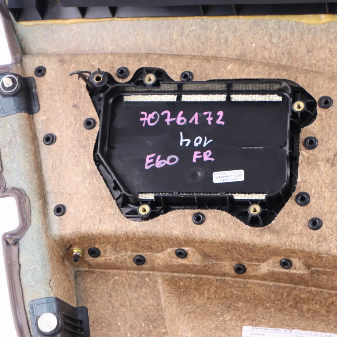 Boczek Drzwi Prawy Przedni Osłona Panel Drzwi Brązowa Skóra do BMW E60 o numerze 7076172 BMW E60 Boczek Drzwi Prawy Przedni Osłona Panel Drzwi Brązowa Skóra - SKU 7076172 - Numer Części 7076172