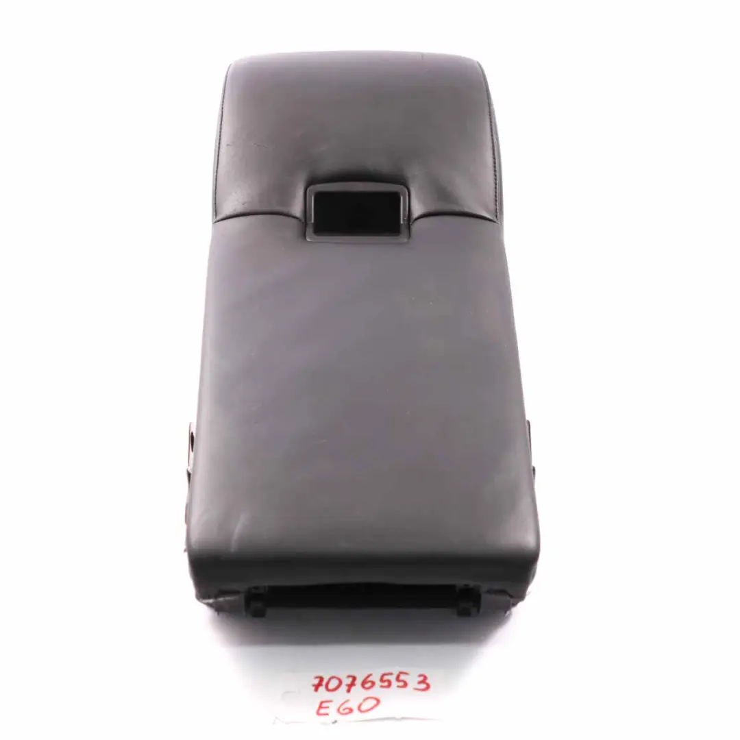 Respaldo Asiento Trasero Apoyabrazos Central Estante Cuero Negro Nappa para BMW E60 con número de pieza 7076553 BMW E60 Respaldo Asiento Trasero Apoyabrazos Central Estante Cuero Negro Nappa - SKU 7076553 - Número de pieza 7076553