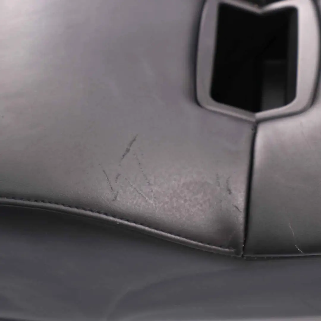 Schienale sedile posteriore Bracciolo Portabicchieri in pelle nera Nappa per BMW E60 con numero di parte 7076553 BMW E60 Schienale sedile posteriore Bracciolo Portabicchieri in pelle nera Nappa - SKU 7076553 - Numero di parte 7076553