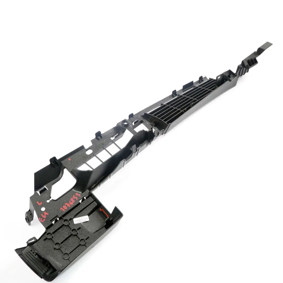 Osłona bagażnika rolety lewa do BMW E61 o numerze 7076853 BMW E61 Osłona bagażnika rolety lewa - SKU 7076853 - Numer Części 7076853