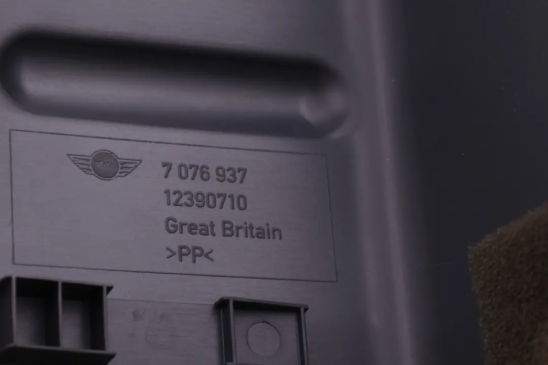 Carico Sill Cover Compartment Trim per Mini Cabrio R52 Da con numero di parte 7076937 Mini Cabrio R52 Da Carico Sill Cover Compartment Trim - SKU 7076937 - Numero di parte 7076937