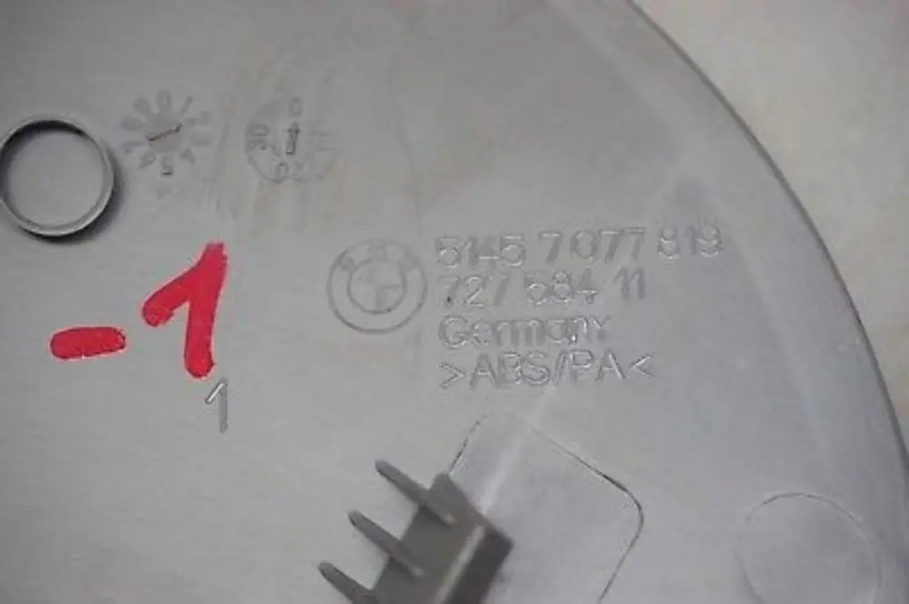 Osłona Zaślepka Deski Lewa do BMW E90 E91 E92 E93 o numerze 7077819 BMW E90 E91 E92 E93 Osłona Zaślepka Deski Lewa - SKU 7077819-1 - Numer Części 7077819