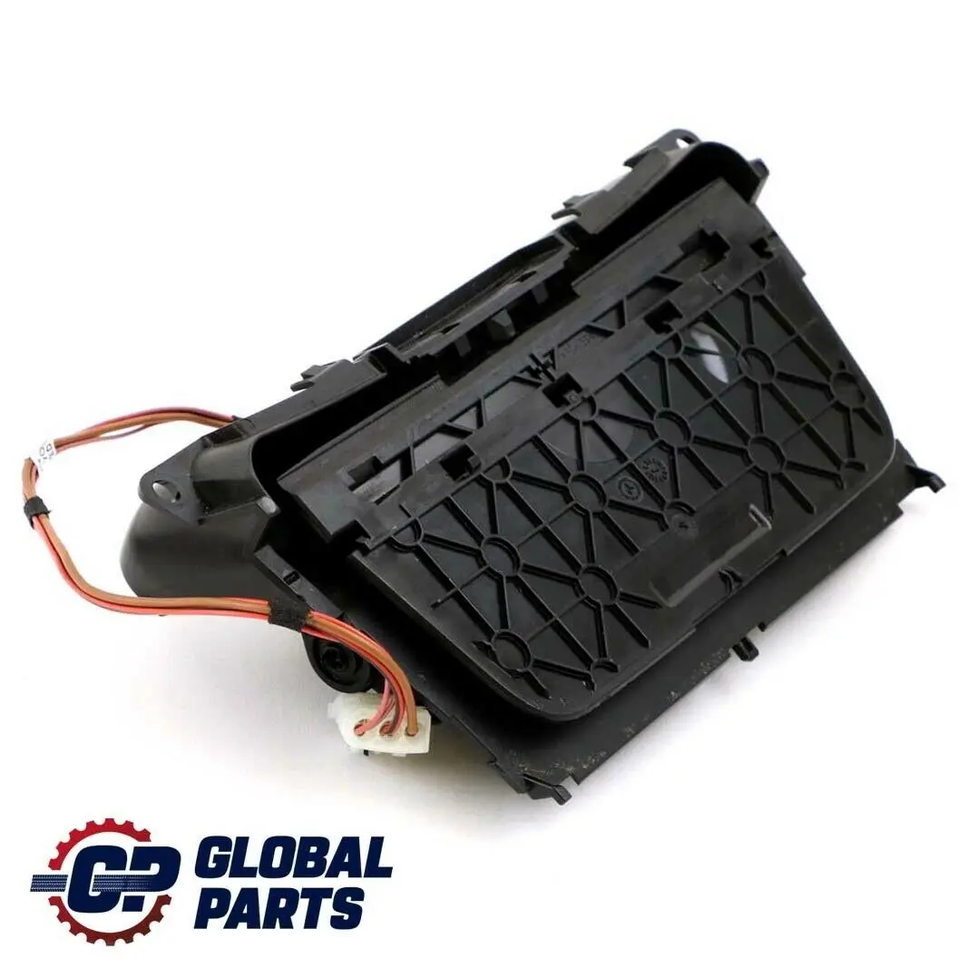 Popielniczka Przednia Przód 7078571 do BMW E87 o numerze 6954114 BMW E87 Popielniczka Przednia Przód 7078571 - SKU 7078571-17 - Numer Części 6954114