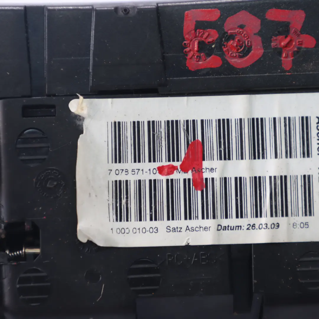 Popielniczka Przód Srebrna do BMW E81 E87 o numerze 7078571 BMW E81 E87 Popielniczka Przód Srebrna - SKU 7078571-1 - Numer Części 7078571