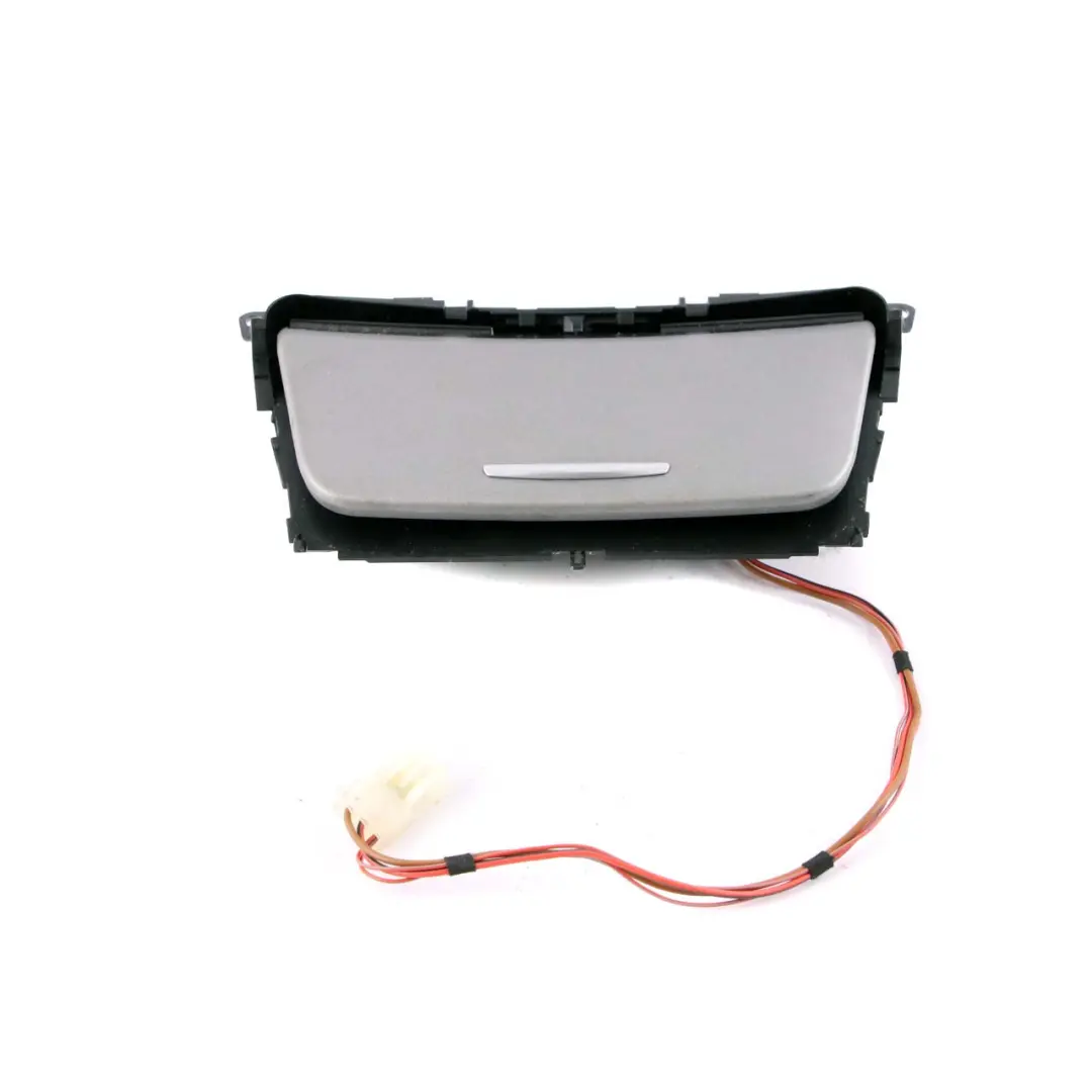 Cenicero Bandeja Decoración Plata Titan 90 Delantero 7129142 para BMW E87 con número de pieza 7078571 BMW E87 Cenicero Bandeja Decoración Plata Titan 90 Delantero 7129142 - SKU 7078571-4 - Número de pieza 7078571