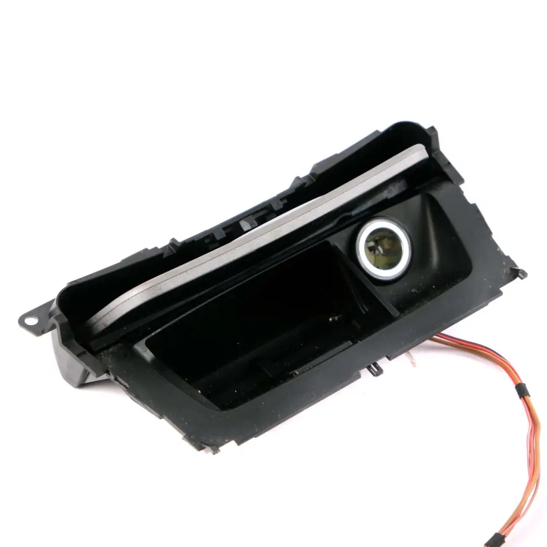 Cenicero Bandeja Decoración Plata Titan 90 Delantero 7129142 para BMW E87 con número de pieza 7078571 BMW E87 Cenicero Bandeja Decoración Plata Titan 90 Delantero 7129142 - SKU 7078571-4 - Número de pieza 7078571