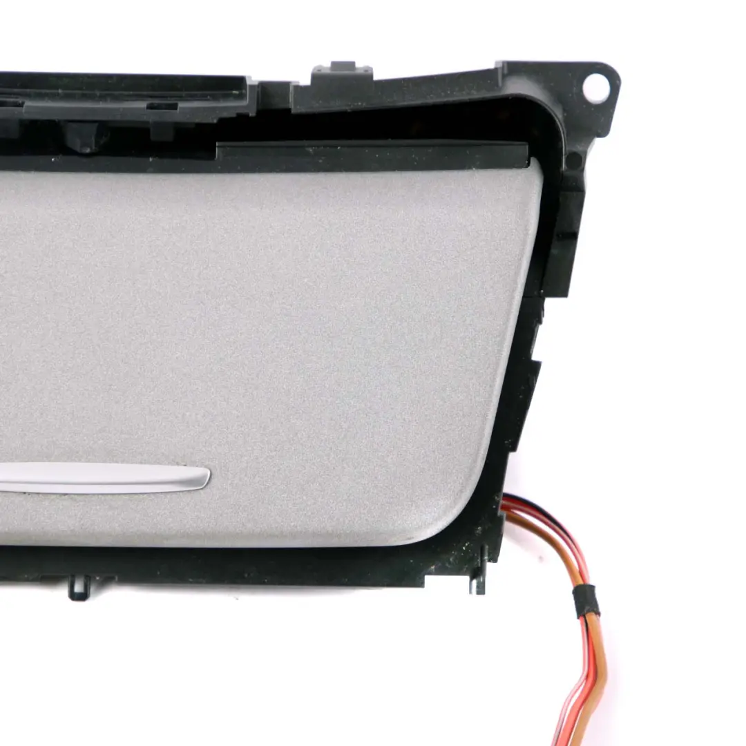 Cenicero Bandeja Decoración Plata Titan 90 Delantero 7129142 para BMW E87 con número de pieza 7078571 BMW E87 Cenicero Bandeja Decoración Plata Titan 90 Delantero 7129142 - SKU 7078571-4 - Número de pieza 7078571