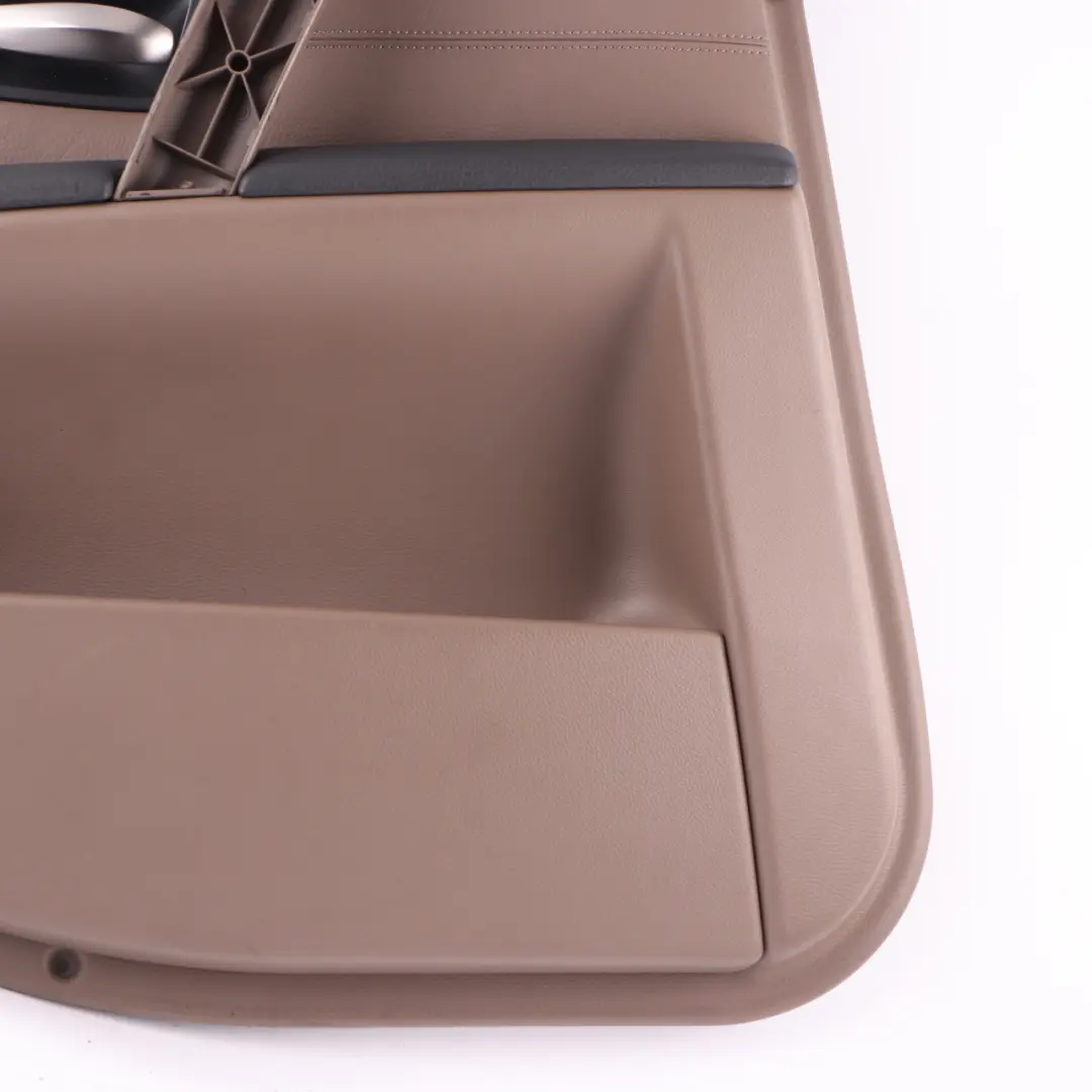 Tarjeta de Puerta Trasera Izquierda Puerta Interior Panel Cuero Marrón para BMW E60 con número de pieza 7078747 BMW E60 Tarjeta de Puerta Trasera Izquierda Puerta Interior Panel Cuero Marrón - SKU 7078747 - Número de pieza 7078747