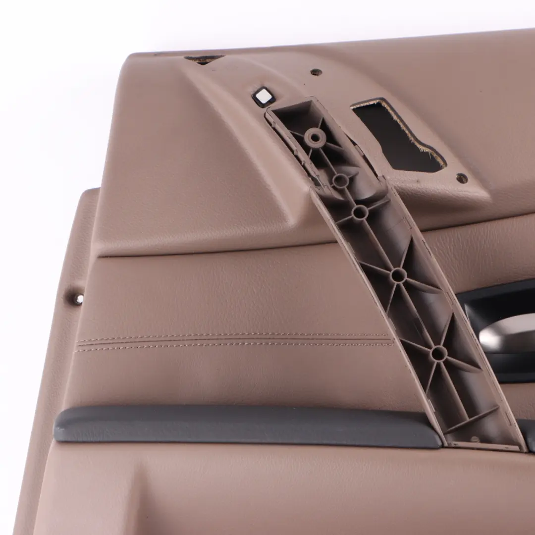 Tarjeta de Puerta Trasera Izquierda Puerta Interior Panel Cuero Marrón para BMW E60 con número de pieza 7078748 BMW E60 Tarjeta de Puerta Trasera Izquierda Puerta Interior Panel Cuero Marrón - SKU 7078748 - Número de pieza 7078748