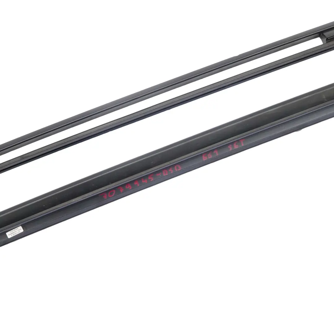 Set Roof Railing Bars Left Right N/O/S Tiefseeblau Blue - A76 to BMW 5 E61 Touring with Part number 7079945 BMW 5 E61 Touring Set Roof Railing Bars Left Right N/O/S Tiefseeblau Blue - A76 - SKU 7079945-DSB - Part number 7079945