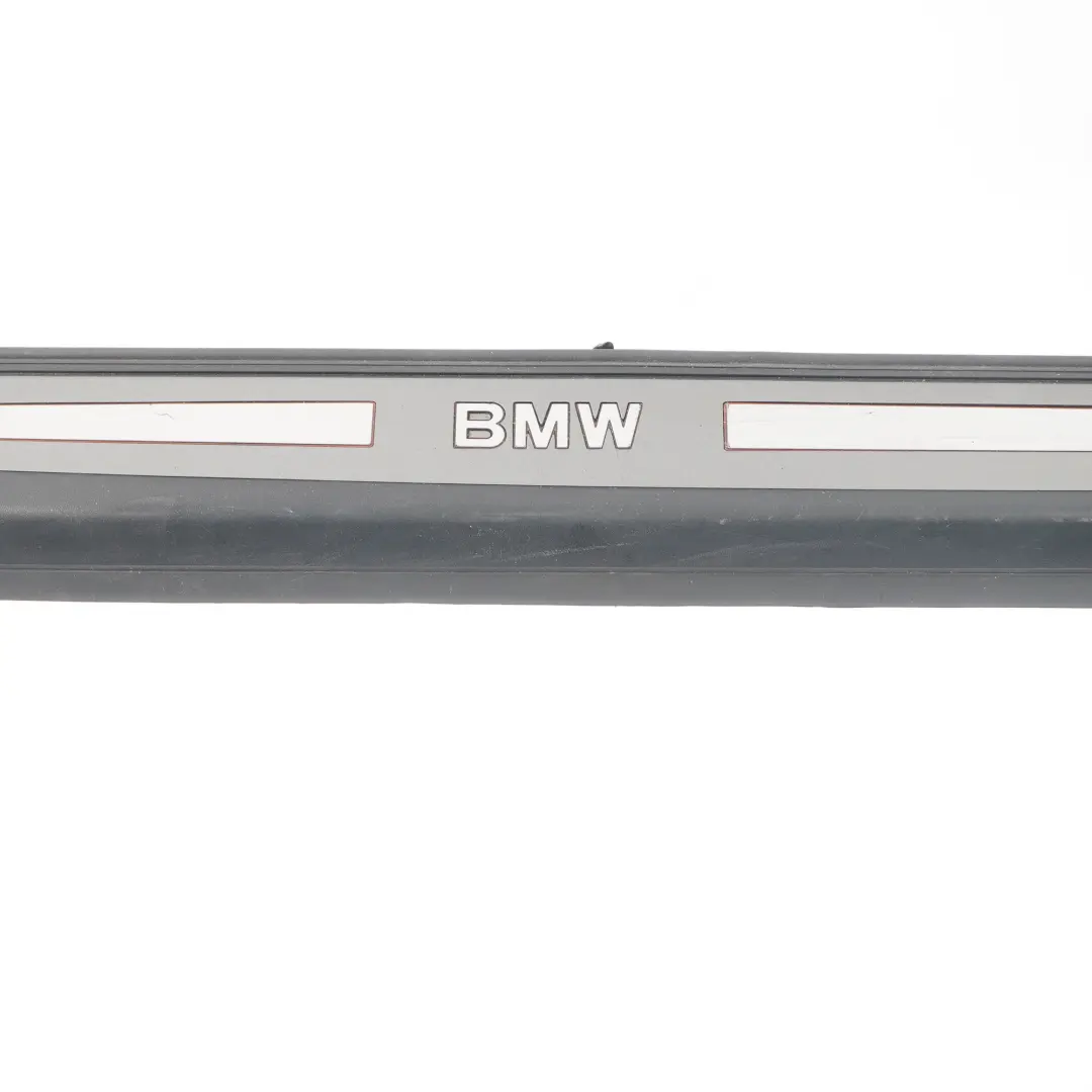 Tapa Tira Derecha Entrada Interior Titan Dunkel para BMW E63 E64 con número de pieza 7079960 BMW E63 E64 Tapa Tira Derecha Entrada Interior Titan Dunkel - SKU 7079960-1 - Número de pieza 7079960