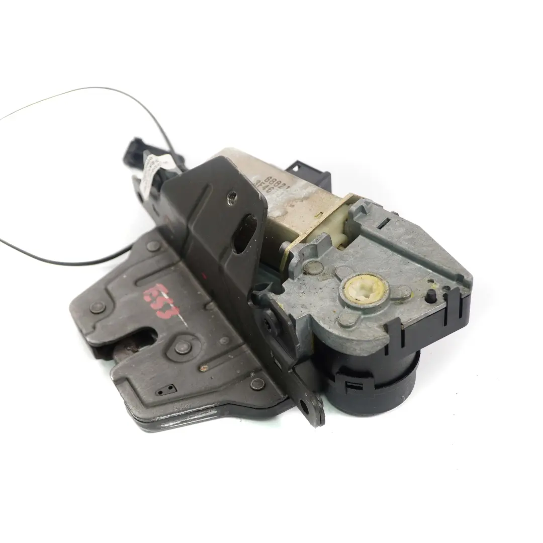 Servo Lock Upper Trunk Lid Catch Latch Rear Window to BMW X5 E53 with Part number 7111008 BMW X5 E53 Servo Lock Upper Trunk Lid Catch Latch Rear Window - SKU 7111008 - Part number 7111008