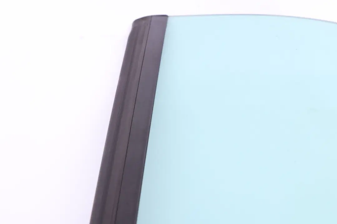 Szyba karoseryjna lewa do MINI Cabrio R52 o numerze 7111021 MINI Cabrio R52 Szyba karoseryjna lewa - SKU 7111021 - Numer Części 7111021