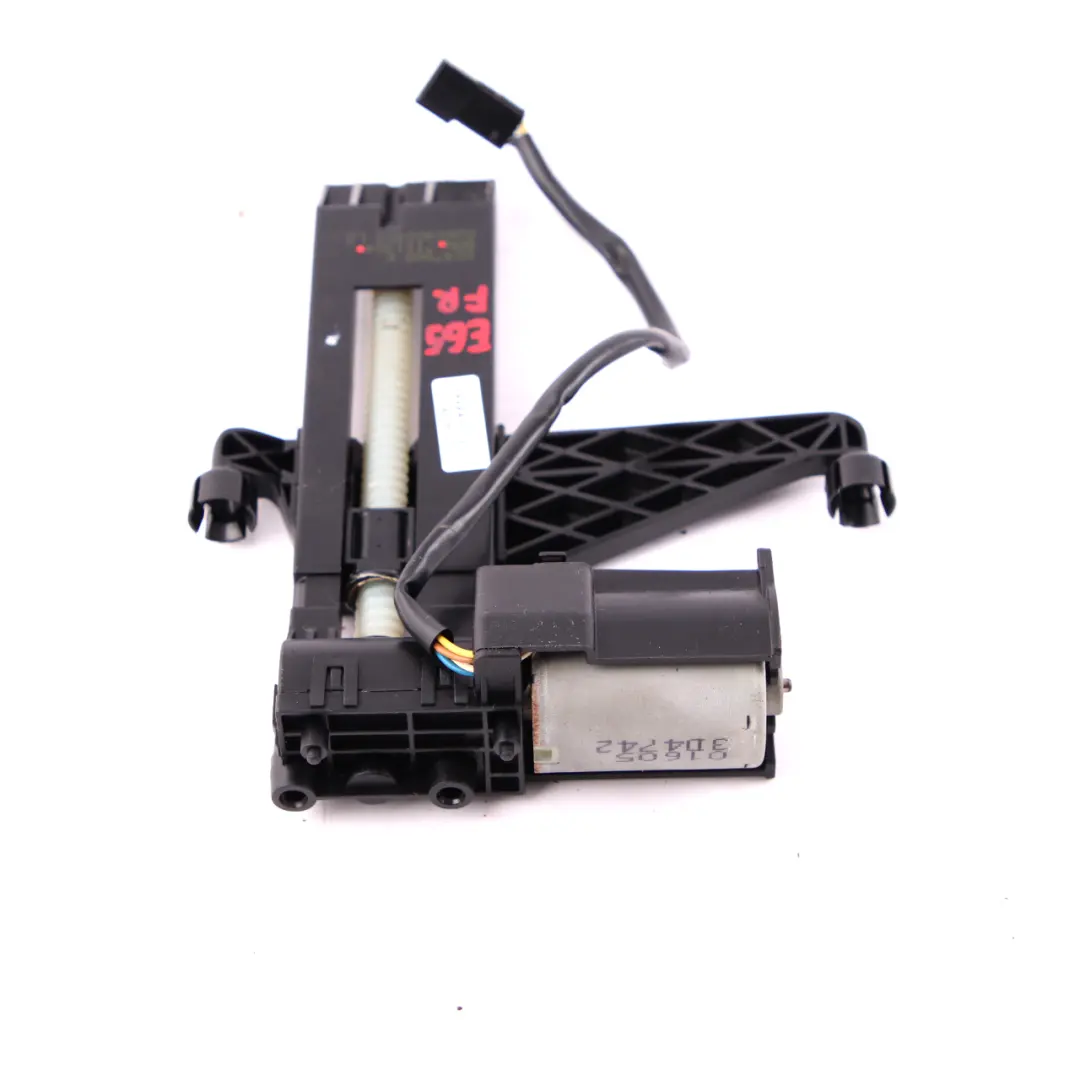Front Headrest Adjuster Motor With Memory to BMW 5 7 E60 E61 LCI E65 with Part number 7111364 BMW 5 7 E60 E61 LCI E65 Front Headrest Adjuster Motor With Memory - SKU 7111364 - Part number 7111364