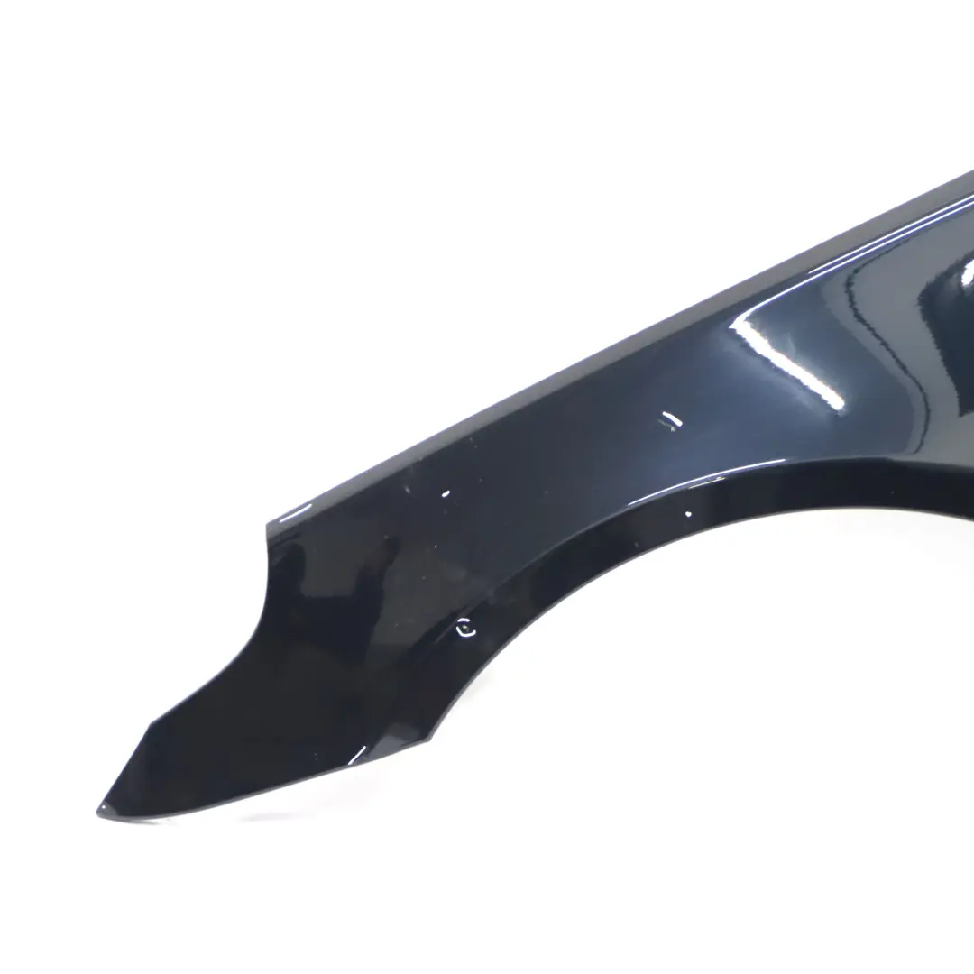 Pannello anteriore sinistro parafango laterale Carbonschwarz - 416 per BMW E60 E61 con numero di parte 7111429 BMW E60 E61 Pannello anteriore sinistro parafango laterale Carbonschwarz - 416 - SKU 7111429-CAR - Numero di parte 7111429