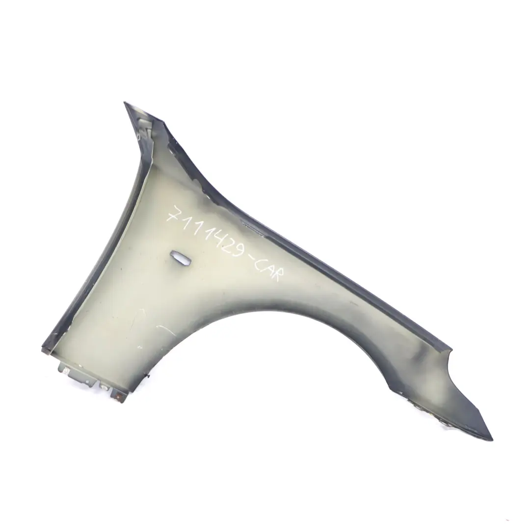 Pannello anteriore sinistro parafango laterale Carbonschwarz - 416 per BMW E60 E61 con numero di parte 7111429 BMW E60 E61 Pannello anteriore sinistro parafango laterale Carbonschwarz - 416 - SKU 7111429-CAR - Numero di parte 7111429