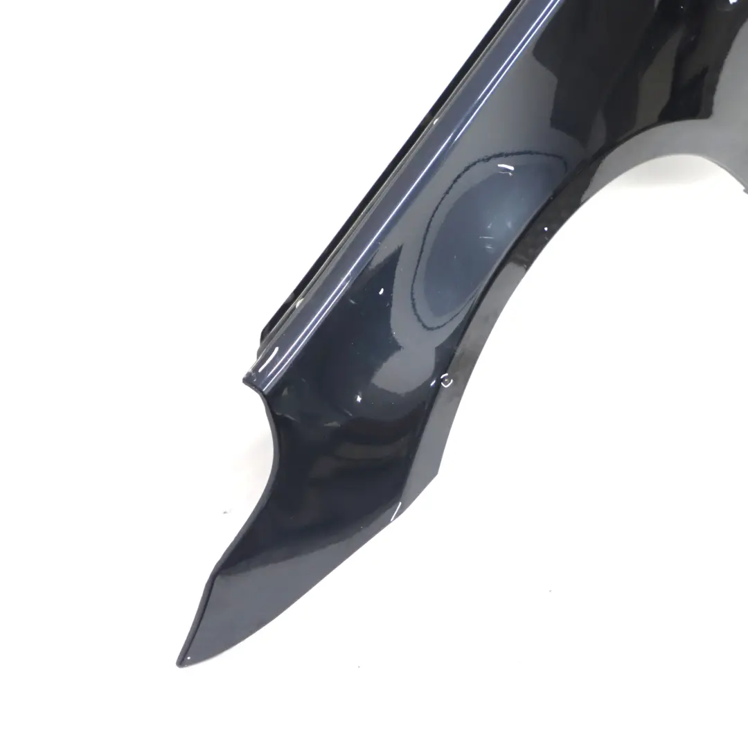 Pannello anteriore sinistro parafango laterale Carbonschwarz - 416 per BMW E60 E61 con numero di parte 7111429 BMW E60 E61 Pannello anteriore sinistro parafango laterale Carbonschwarz - 416 - SKU 7111429-CAR - Numero di parte 7111429