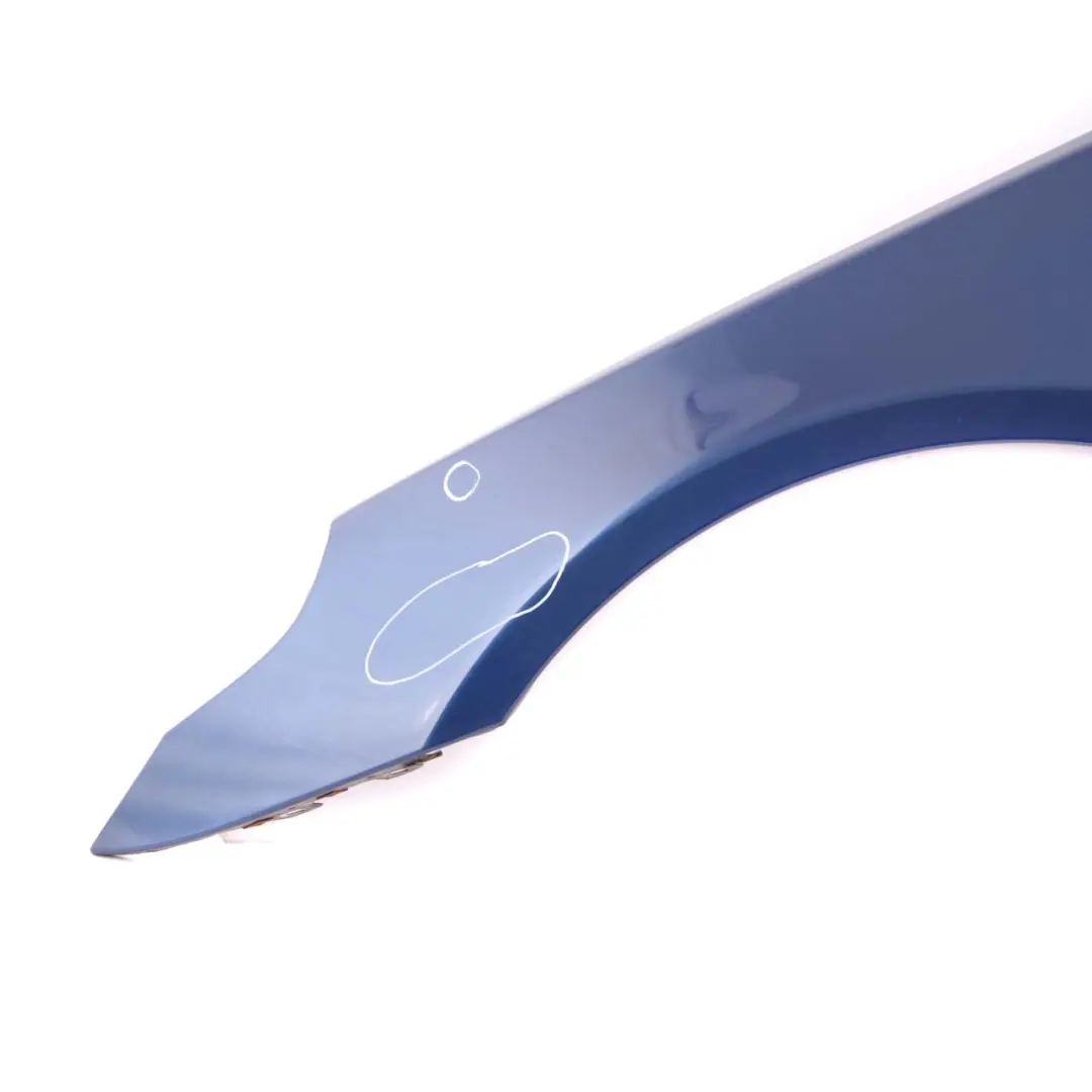 Błotnik Lewy Przód Niebieski Le Mans Blau Metallic - 381 do BMW E60 E61 o numerze 7111429 BMW E60 E61 Błotnik Lewy Przód Niebieski Le Mans Blau Metallic - 381 - SKU 7111429-LMB - Numer Części 7111429