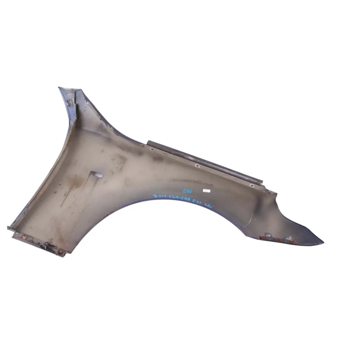 Pannello Laterale Anteriore Sinistro Parafango Le Mans Blau - 381 per BMW E60 E61 con numero di parte 7111429 BMW E60 E61 Pannello Laterale Anteriore Sinistro Parafango Le Mans Blau - 381 - SKU 7111429-LMB - Numero di parte 7111429