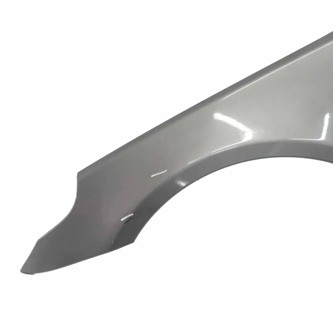 Błotnik Lewy Przedni Silbergrau - A08 do BMW E60 E61 o numerze 7111429 BMW E60 E61 Błotnik Lewy Przedni Silbergrau - A08 - SKU 7111429-SBG4 - Numer Części 7111429