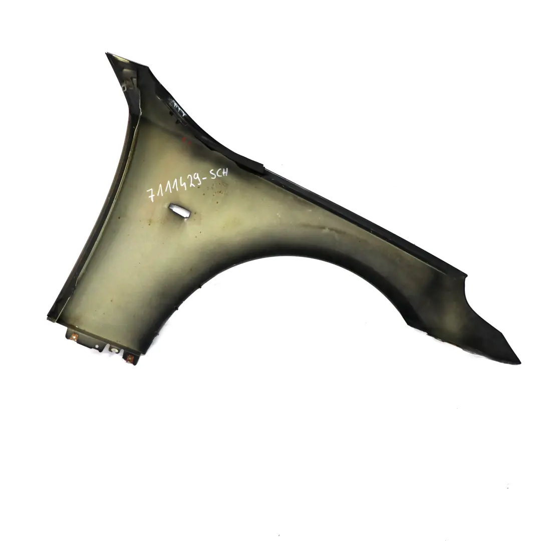 Pannello laterale parafango anteriore sinistro Schwarz 2 Nero - 668 per BMW E60 E61 con numero di parte 7111429 BMW E60 E61 Pannello laterale parafango anteriore sinistro Schwarz 2 Nero - 668 - SKU 7111429-SCH - Numero di parte 7111429