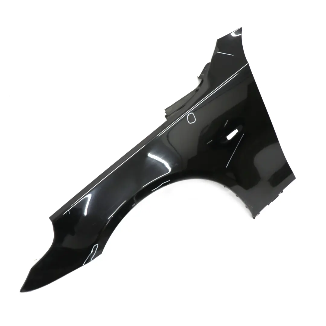 Panneau latéral de l'aile avant gauche Schwarz 2 Black - 668 pour BMW E60 E61 à propos du numéro de pièce 7111429 BMW E60 E61 Panneau latéral de l'aile avant gauche Schwarz 2 Black - 668 - SKU 7111429-SCH - Numéro de pièce 7111429