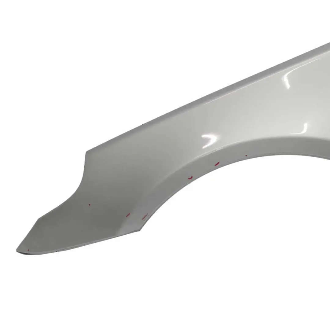 Panel de ala Delantero Izquierdo Titan Silver Metallic - 354 para BMW E60 E61 con número de pieza 7111429 BMW E60 E61 Panel de ala Delantero Izquierdo Titan Silver Metallic - 354 - SKU 7111429-TS1 - Número de pieza 7111429