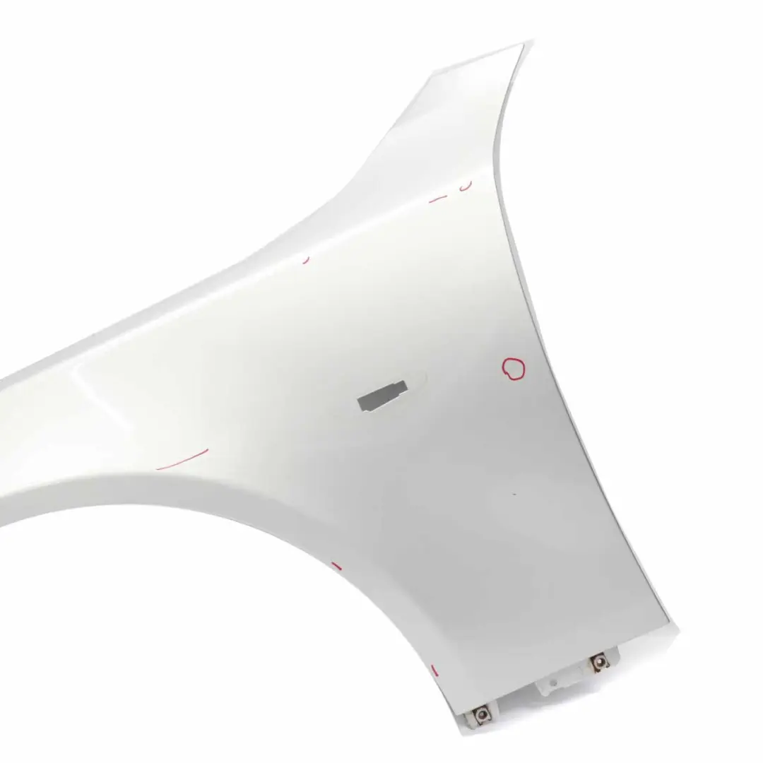 Frente Izquierda Guardabarros lateral Titansilber - 354 para BMW E60 E61 con número de pieza 7111429 BMW E60 E61 Frente Izquierda Guardabarros lateral Titansilber - 354 - SKU 7111429-TS2 - Número de pieza 7111429