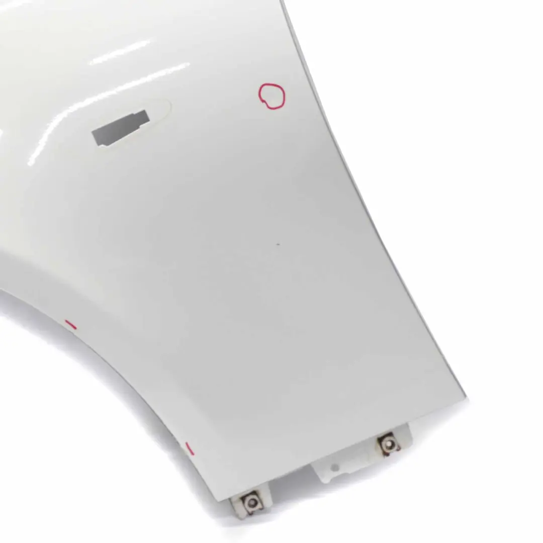 Parafango anteriore sinistro Pannello laterale Titansilber - 354 per BMW E60 E61 con numero di parte 7111429 BMW E60 E61 Parafango anteriore sinistro Pannello laterale Titansilber - 354 - SKU 7111429-TS2 - Numero di parte 7111429