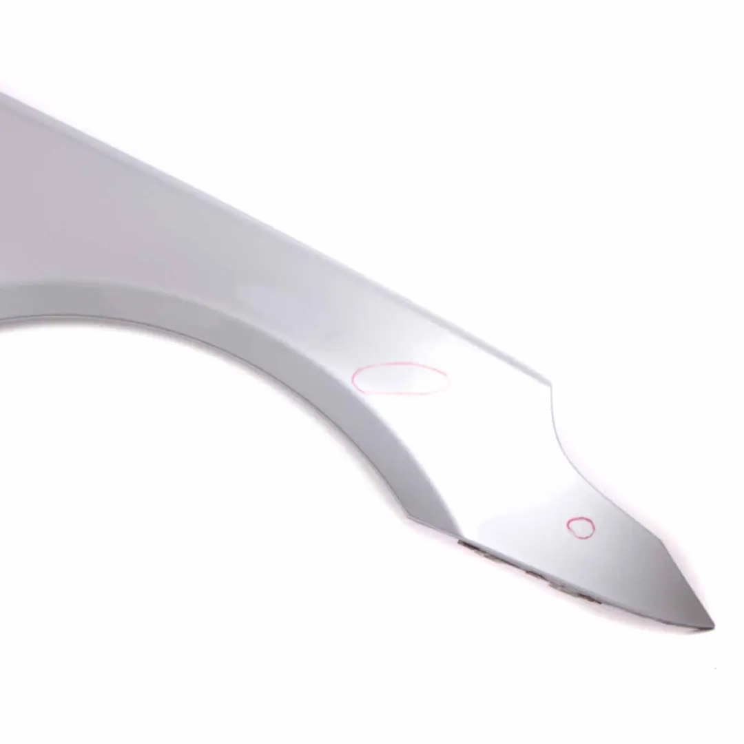 Parafango Anteriore Destro Pannello Laterale Grigio Silbergrau - A08 per BMW E60 E61 con numero di parte 7111430 BMW E60 E61 Parafango Anteriore Destro Pannello Laterale Grigio Silbergrau - A08 - SKU 7111430-SBG - Numero di parte 7111430