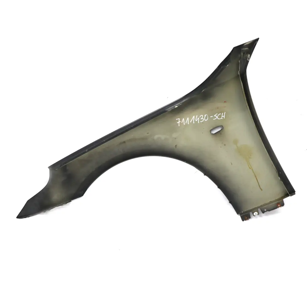 Błotnik Prawy Przód Schwarz 2 Czarny - 668 do BMW E60 E61 o numerze 7111430 BMW E60 E61 Błotnik Prawy Przód Schwarz 2 Czarny - 668 - SKU 7111430-SCH - Numer Części 7111430