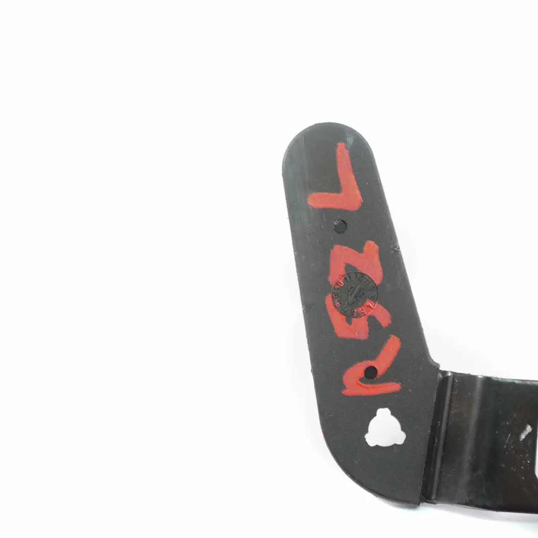 Zaczep lewy zamek klapa tył do MINI Cabrio R52 o numerze 7111467 MINI Cabrio R52 Zaczep lewy zamek klapa tył - SKU 7111467 - Numer Części 7111467