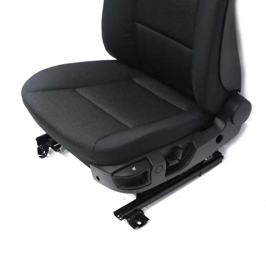 Fotel Lewy Przód Materiał Edward Anthrazit do BMW E60 E61 o numerze 7112741 BMW E60 E61 Fotel Lewy Przód Materiał Edward Anthrazit - SKU 7112741 - Numer Części 7112741